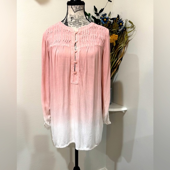 Bandolino Ombré Pink and White Smocked Bib Collar Blouse size Medium - Picture 1 of 8